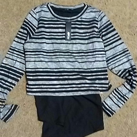 3 blouses for 10 dollars - Picture 3 of 4